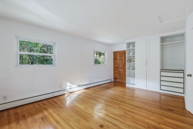 34 Skyridge Ln, Springfield, MA 01128