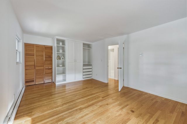 34 Skyridge Ln, Springfield, MA 01128