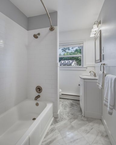 34 Skyridge Ln, Springfield, MA 01128