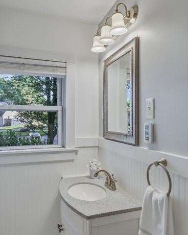 34 Skyridge Ln, Springfield, MA 01128