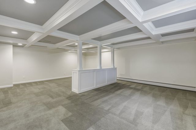 34 Skyridge Ln, Springfield, MA 01128