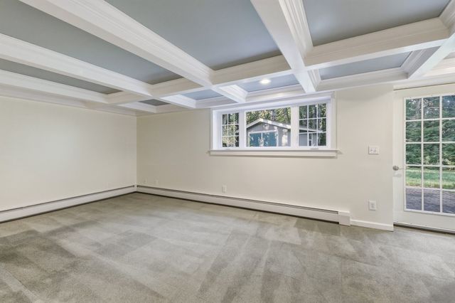 34 Skyridge Ln, Springfield, MA 01128