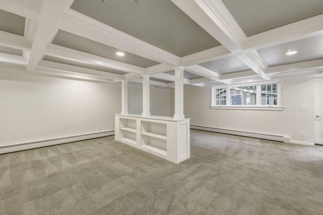 34 Skyridge Ln, Springfield, MA 01128