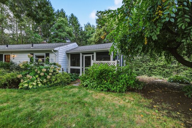 34 Skyridge Ln, Springfield, MA 01128