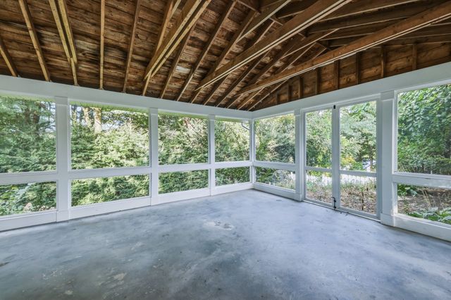 34 Skyridge Ln, Springfield, MA 01128