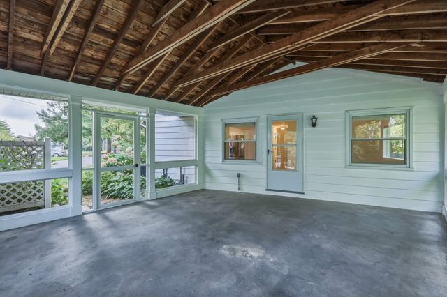 34 Skyridge Ln, Springfield, MA 01128