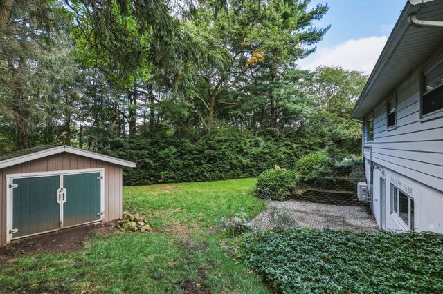 34 Skyridge Ln, Springfield, MA 01128