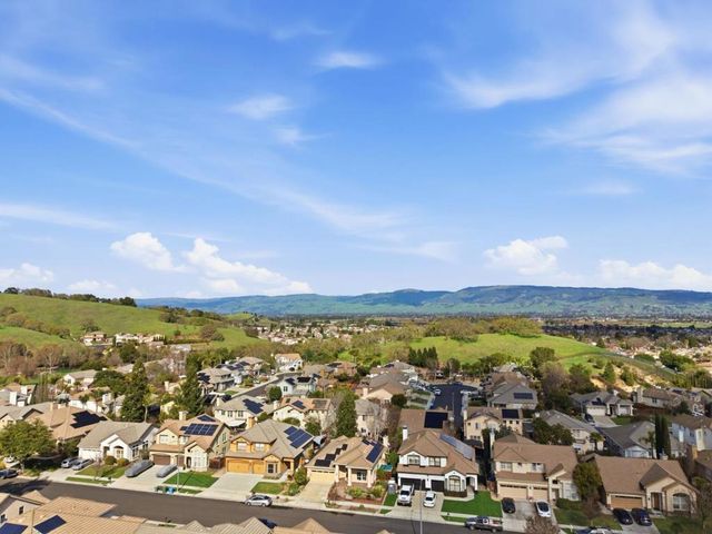 1655 Valley Oaks Drive, Gilroy, CA 95020