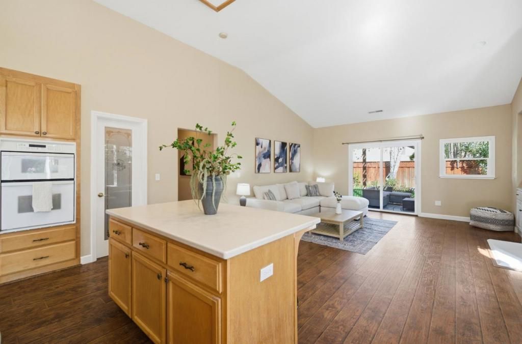 Image 14 of property listing at 1655 Valley Oaks Drive, Gilroy, CA 95020
