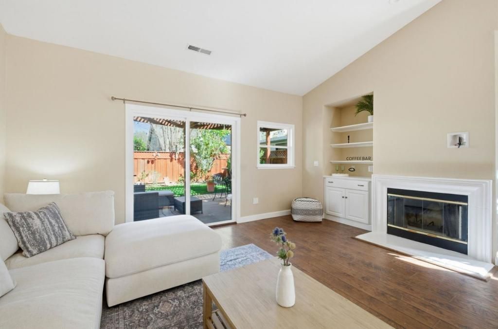 Image 18 of property listing at 1655 Valley Oaks Drive, Gilroy, CA 95020