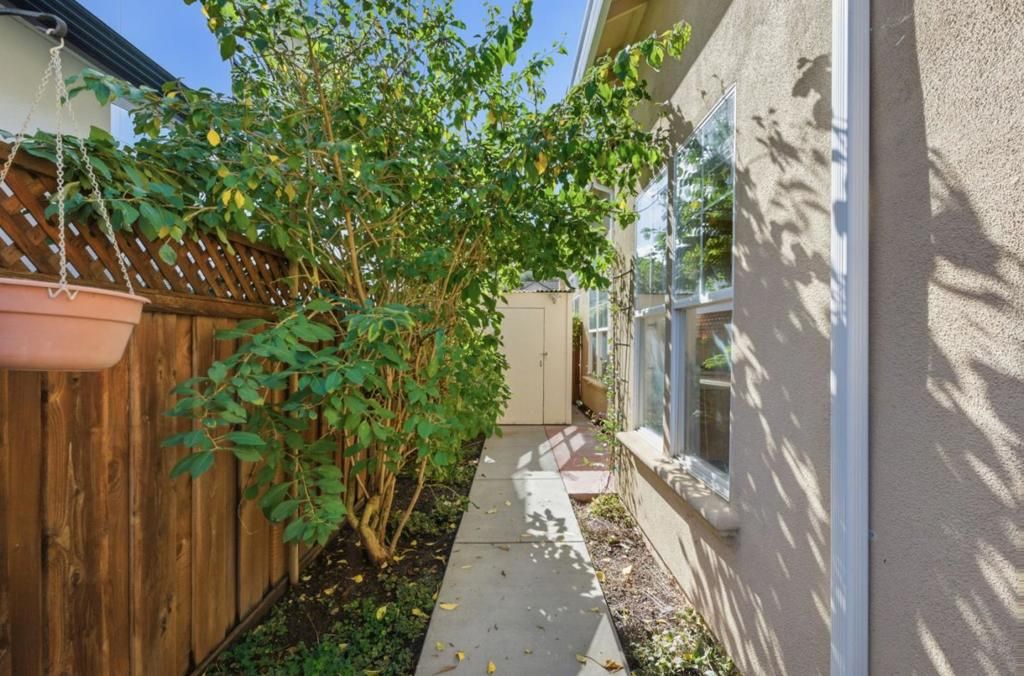 Image 37 of property listing at 1655 Valley Oaks Drive, Gilroy, CA 95020