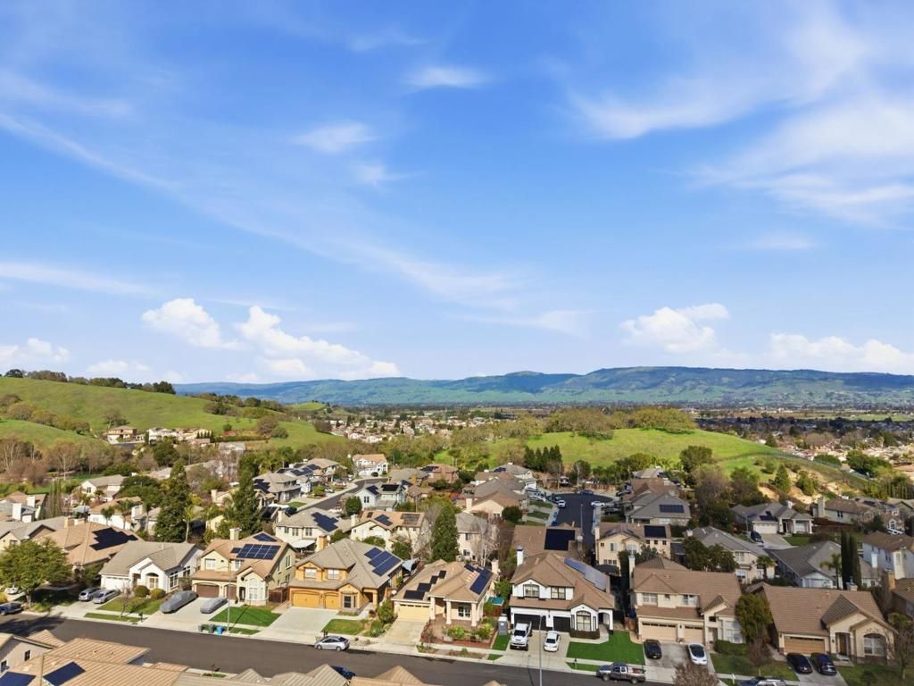 Image 45 of property listing at 1655 Valley Oaks Drive, Gilroy, CA 95020