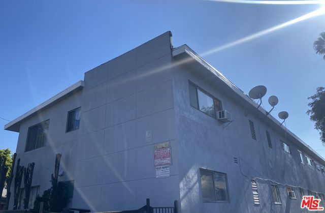 14202 Sylvan Street, Van Nuys (los Angeles), CA 91401