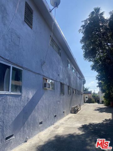 14202 Sylvan Street, Van Nuys (los Angeles), CA 91401