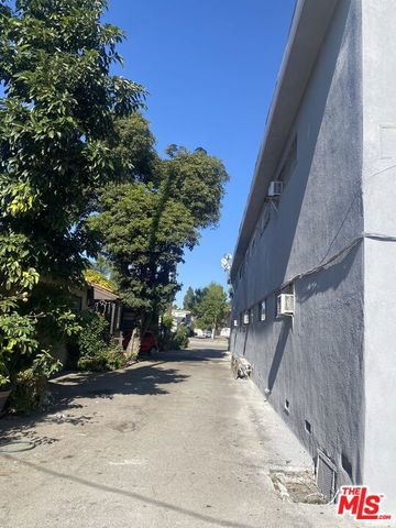 14202 Sylvan Street, Van Nuys (los Angeles), CA 91401