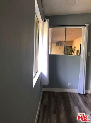 14202 Sylvan Street, Van Nuys (los Angeles), CA 91401