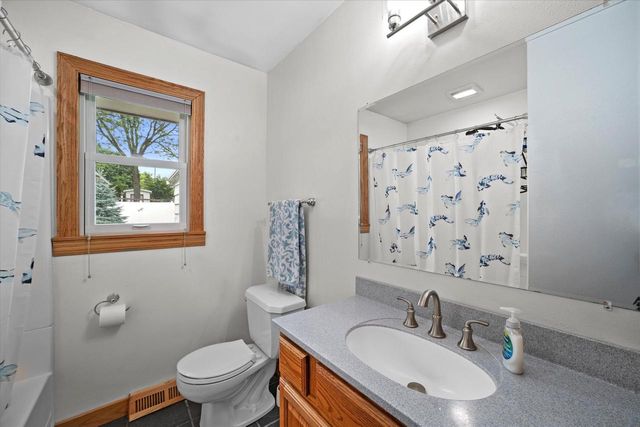 1020 E Laflin AVENUE, Waukesha, WI 53186
