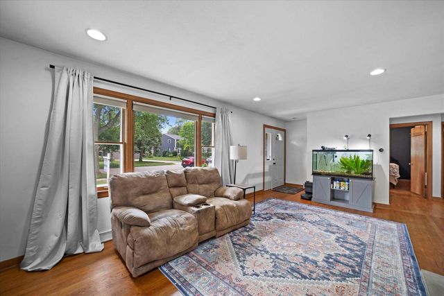 1020 E Laflin AVENUE, Waukesha, WI 53186