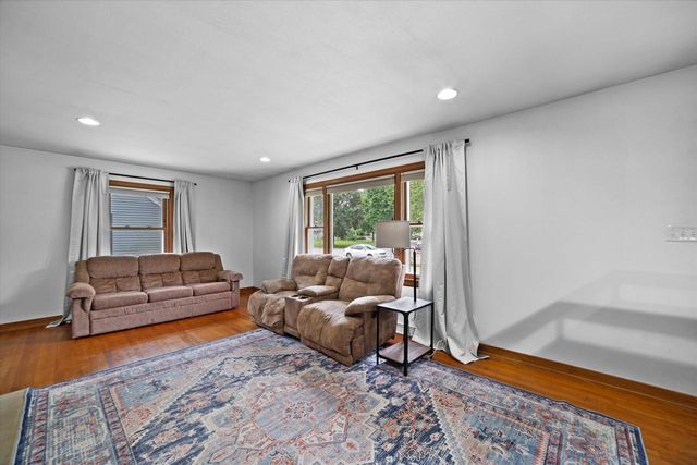1020 E Laflin AVENUE, Waukesha, WI 53186