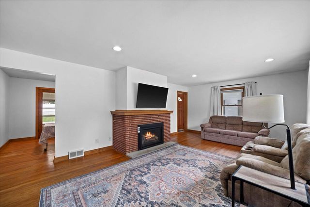 1020 E Laflin AVENUE, Waukesha, WI 53186