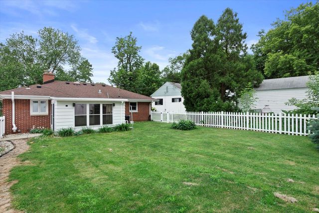1020 E Laflin AVENUE, Waukesha, WI 53186