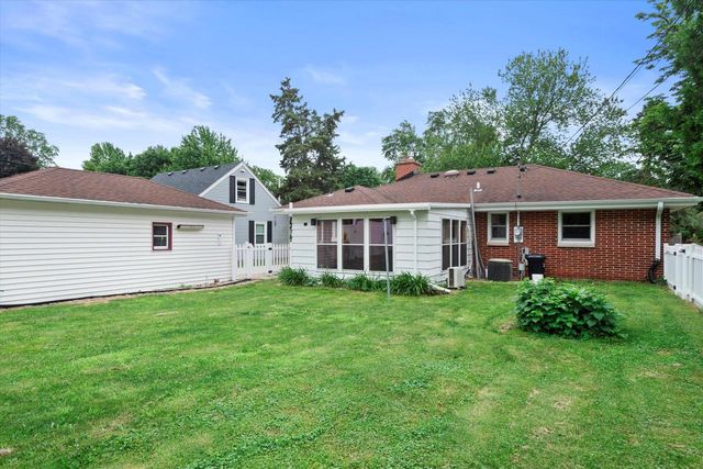 1020 E Laflin AVENUE, Waukesha, WI 53186