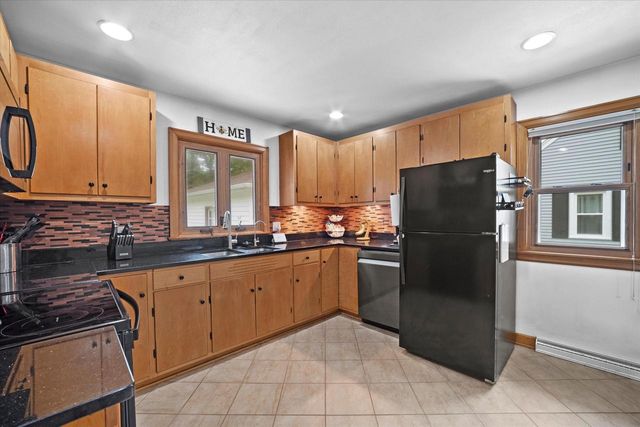 1020 E Laflin AVENUE, Waukesha, WI 53186
