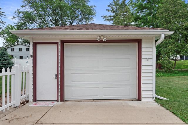 1020 E Laflin AVENUE, Waukesha, WI 53186