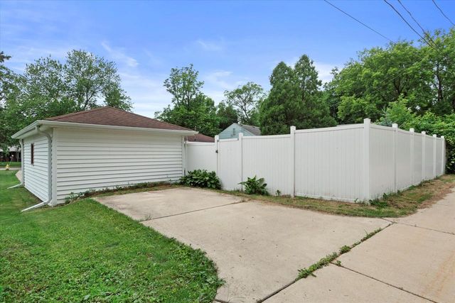 1020 E Laflin AVENUE, Waukesha, WI 53186