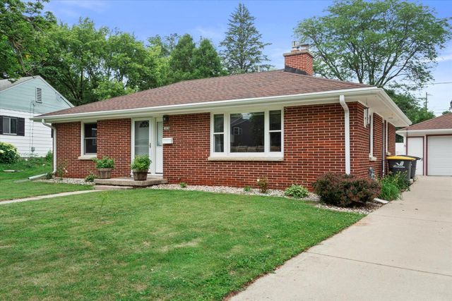 1020 E Laflin AVENUE, Waukesha, WI 53186