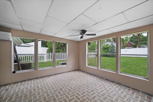1020 E Laflin AVENUE, Waukesha, WI 53186