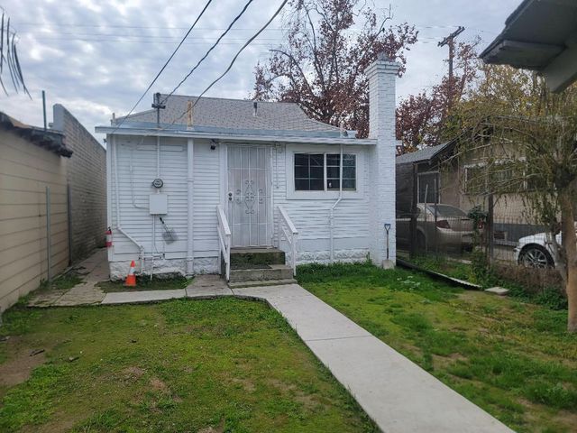 148 E Street, Fresno, CA 93706