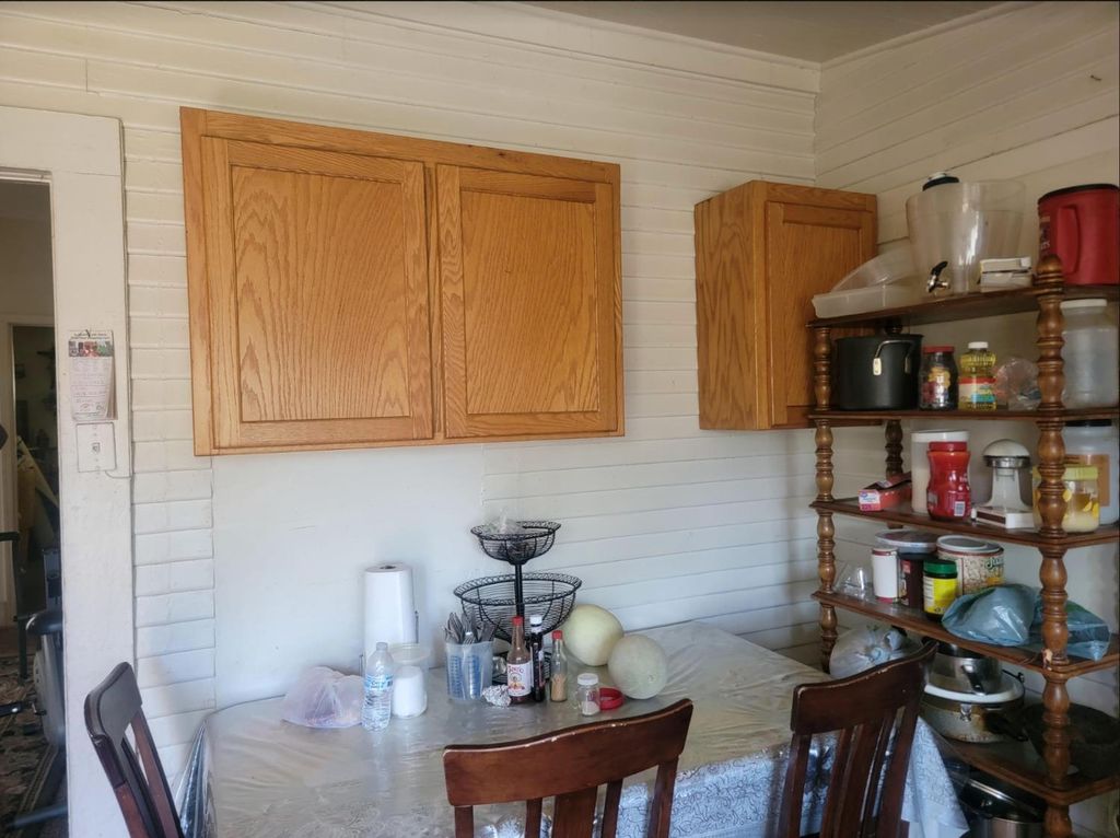 Image 5 of property listing at 148 E Street, Fresno, CA 93706