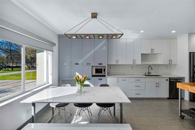 831 NE 109th St, Biscayne Park, FL 33161