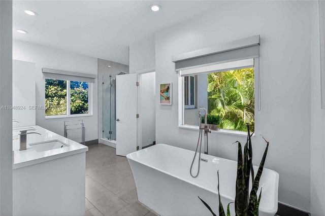 831 NE 109th St, Biscayne Park, FL 33161