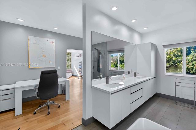 831 NE 109th St, Biscayne Park, FL 33161