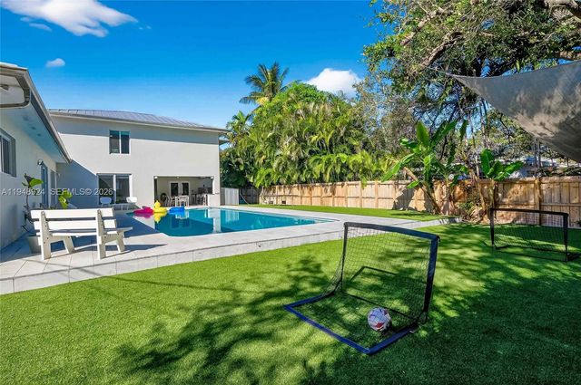 831 NE 109th St, Biscayne Park, FL 33161