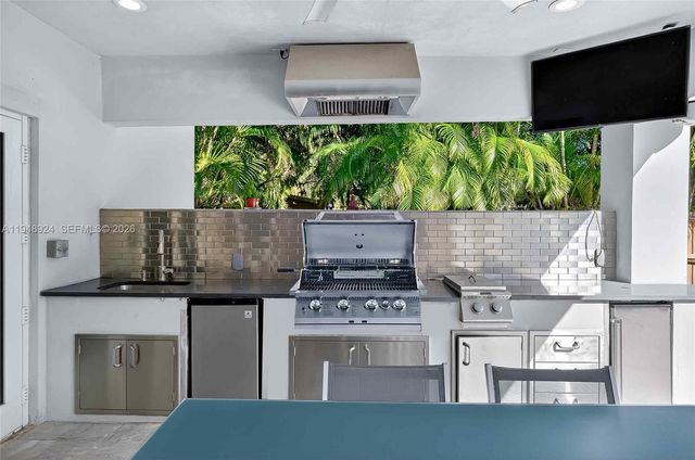 831 NE 109th St, Biscayne Park, FL 33161