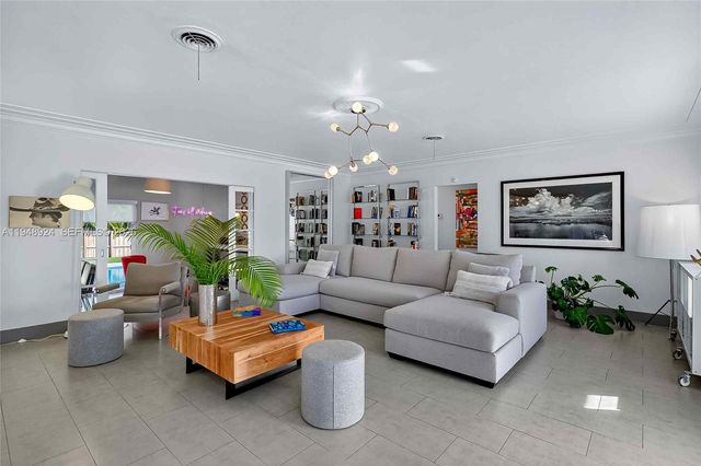 831 NE 109th St, Biscayne Park, FL 33161