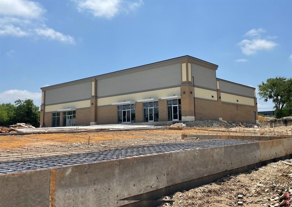 5815 S Cockrell Hill Road, Dallas, TX 75236