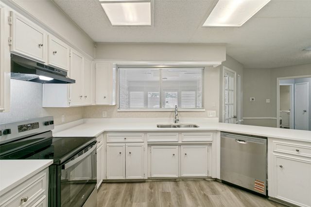 4801 Applewood Road, Fort Worth, TX 76133