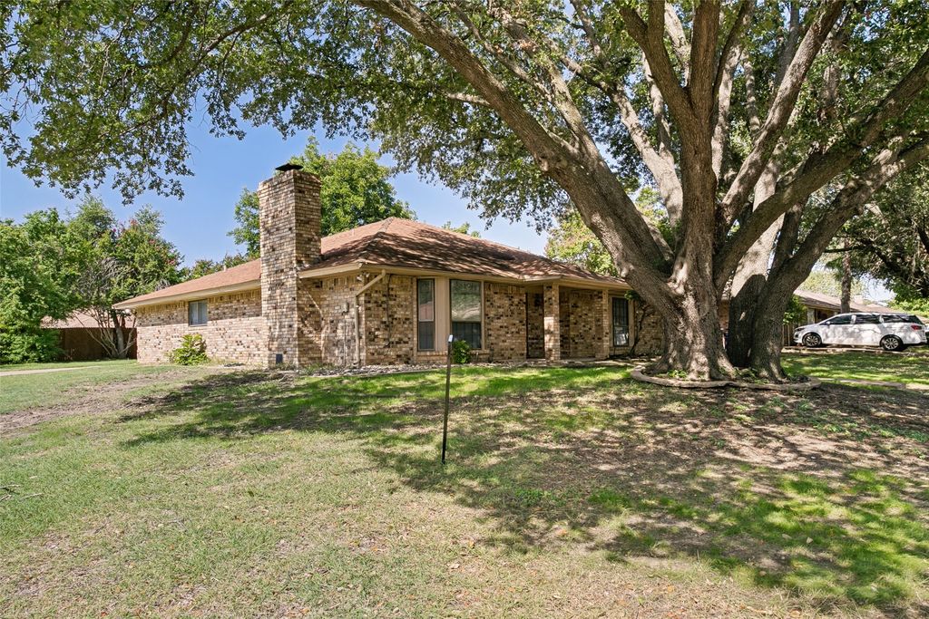 4801 Applewood Road, Fort Worth, TX 76133