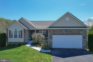 633 BENTLEY DR, Inwood, WV 25428