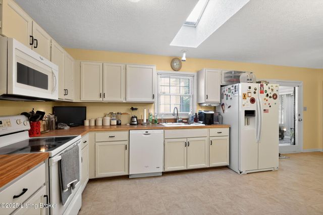 264 Creekview Dr, Taylorsville, KY 40071