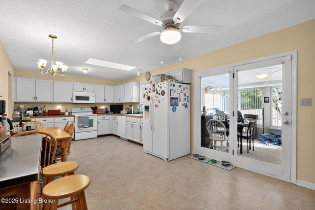 264 Creekview Dr, Taylorsville, KY 40071