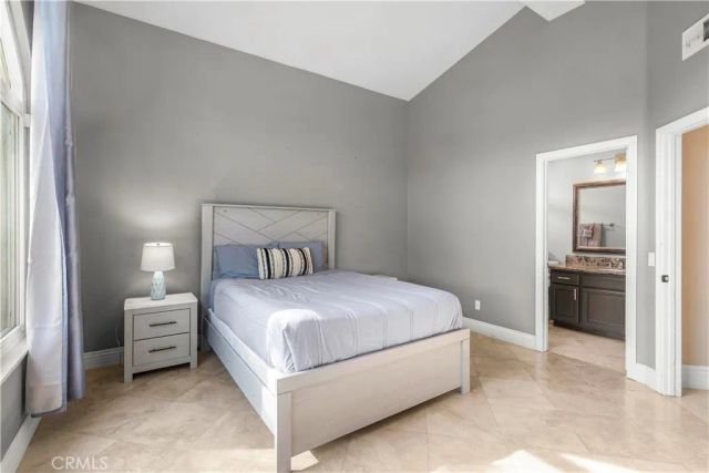 46 Los Felis, Pomona, CA 91766