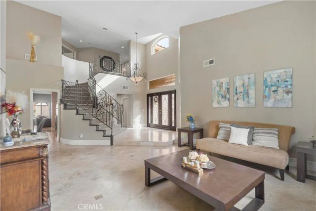 46 Los Felis, Pomona, CA 91766