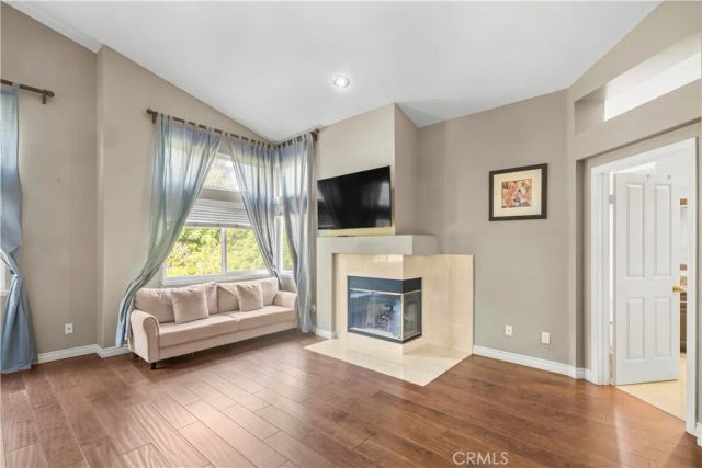 46 Los Felis, Pomona, CA 91766