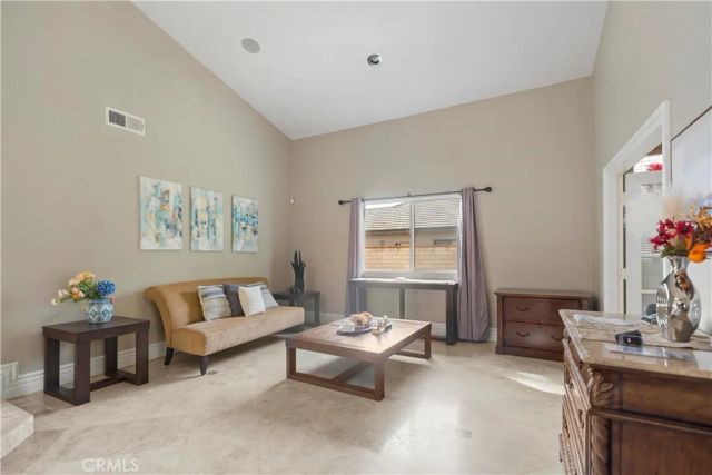 46 Los Felis, Pomona, CA 91766