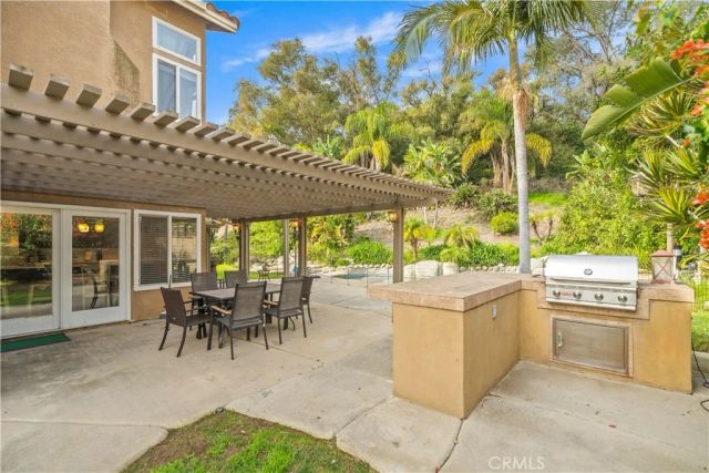 46 Los Felis, Pomona, CA 91766